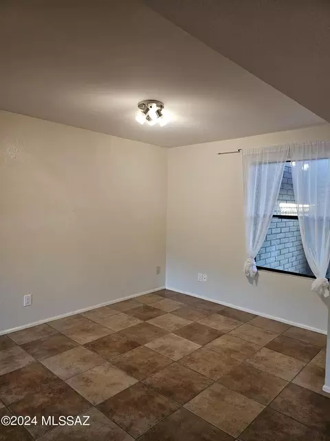 9025 E Saddleback Dr, Tucson, AZ 85749 photo 5