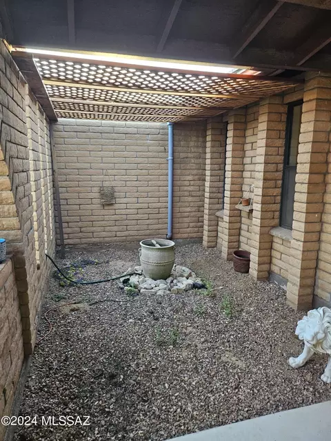 9025 E Saddleback Dr, Tucson, AZ 85749 photo 3