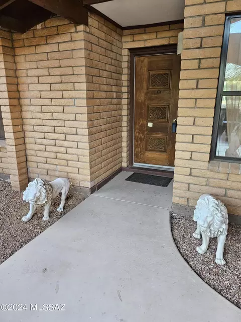 9025 E Saddleback Dr, Tucson, AZ 85749 photo 2