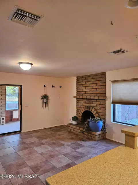 9025 E Saddleback Dr, Tucson, AZ 85749 photo 4