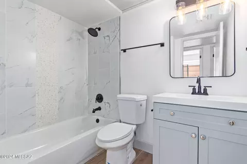 Bath - 9835 E Harmony Ln, Tucson, AZ 85748 photo 2 of 2