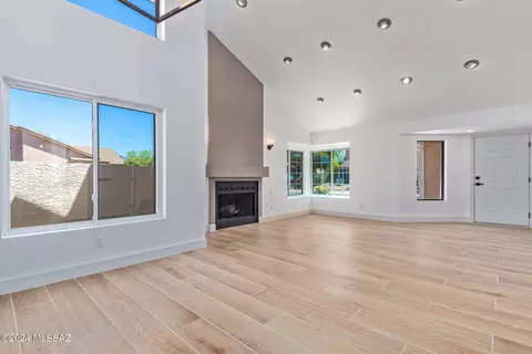 Living - 9835 E Harmony Ln, Tucson, AZ 85748 photo 2 of 2
