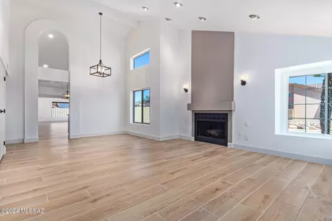 Living - 9835 E Harmony Ln, Tucson, AZ 85748 photo 1 of 2