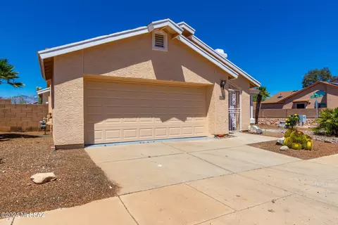 Exterior - 9835 E Harmony Ln, Tucson, AZ 85748 photo 5 of 8