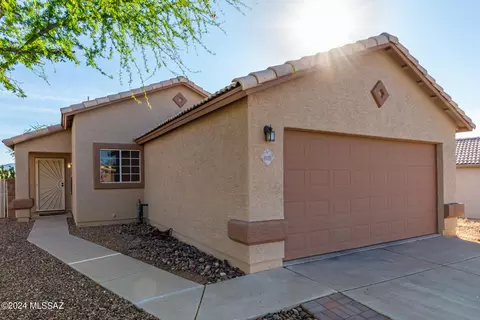 8135 N Ivory Rose Dr, Tucson, AZ 85741