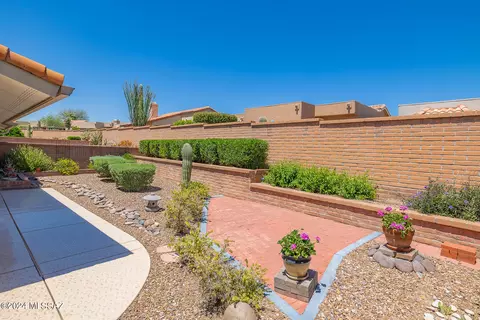 Exterior - 1661 E Firefly Ct, Oro Valley, AZ 85755 photo 8 of 10