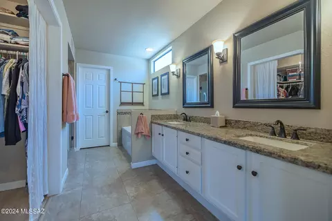 Bath - 1661 E Firefly Ct, Oro Valley, AZ 85755 photo 1 of 5