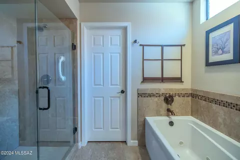 Bath - 1661 E Firefly Ct, Oro Valley, AZ 85755 photo 2 of 5