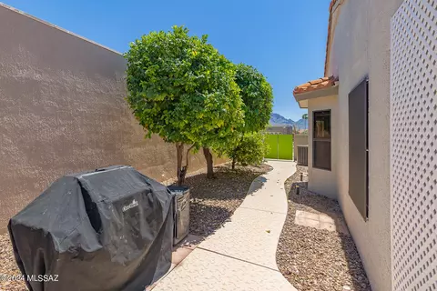 Exterior - 1661 E Firefly Ct, Oro Valley, AZ 85755 photo 4 of 10