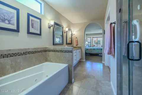 Bath - 1661 E Firefly Ct, Oro Valley, AZ 85755 photo 3 of 5
