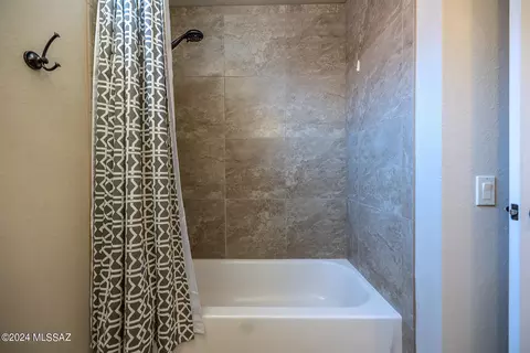 Bath - 1661 E Firefly Ct, Oro Valley, AZ 85755 photo 5 of 5
