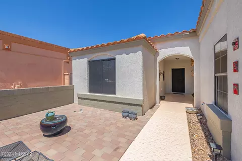 Exterior - 1661 E Firefly Ct, Oro Valley, AZ 85755 photo 9 of 10