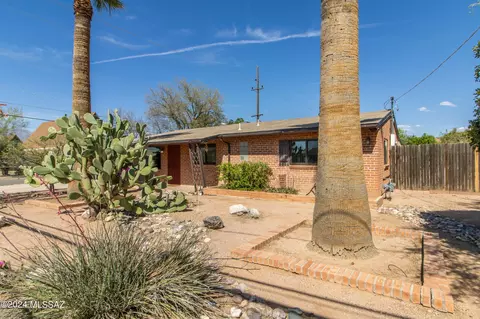 1158 N Santa Rosa Ave, Tucson, AZ 85712