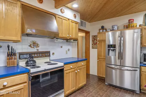 Kitchen - 4042 E Cooper St, Tucson, AZ 85711 photo 2 of 4