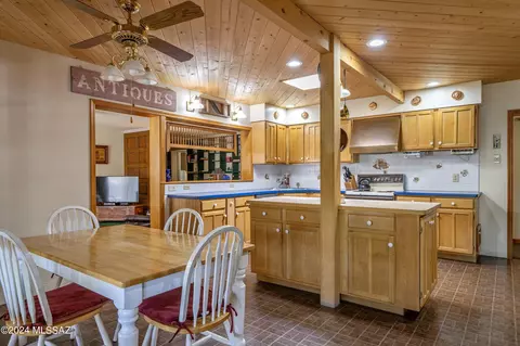 Kitchen - 4042 E Cooper St, Tucson, AZ 85711 photo 4 of 4