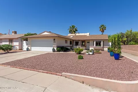 5881 N Moonbrook Rd, Tucson, AZ 85741