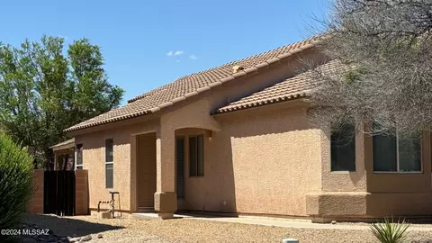 8855 N Moonfire Dr, Tucson, AZ 85743