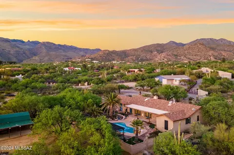 3625 N White Pearl Ln N, Tucson, AZ 85749