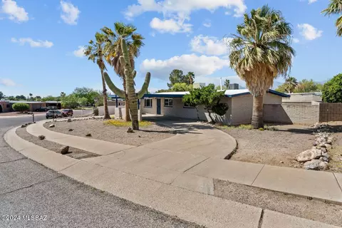 715 S Woodstock Dr, Tucson, AZ 85710
