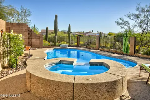 911 S Roundtail Pl, Tucson, AZ 85748