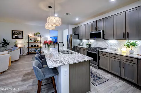 2226 W Desert Topaz Way, Tucson, AZ 85742
