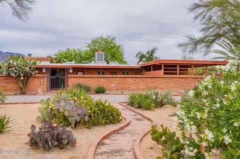 6860 N Kenanna Pl, Tucson, AZ 85704