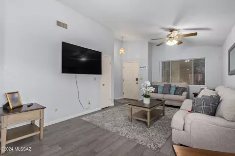 6395 E Wolfhead Dr, Tucson, AZ 85730 photo 4