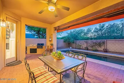 8183 N Painted Feather Dr, Tucson, AZ 85743