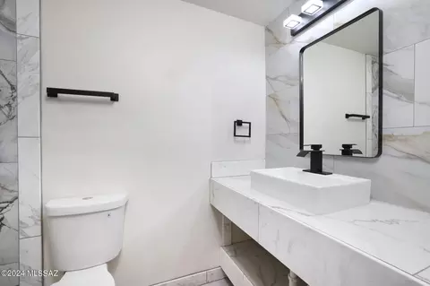 Bath - 7402 E Perth Pl, Tucson, AZ 85730 photo 2 of 4