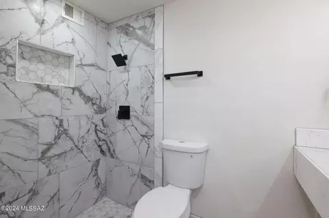 Bath - 7402 E Perth Pl, Tucson, AZ 85730 photo 3 of 4