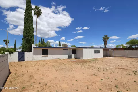 Exterior - 7402 E Perth Pl, Tucson, AZ 85730 photo 9 of 10