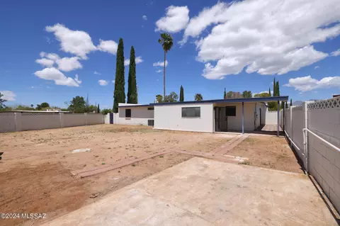 Exterior - 7402 E Perth Pl, Tucson, AZ 85730 photo 8 of 10