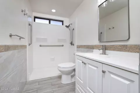 Bath - 7402 E Perth Pl, Tucson, AZ 85730 photo 4 of 4