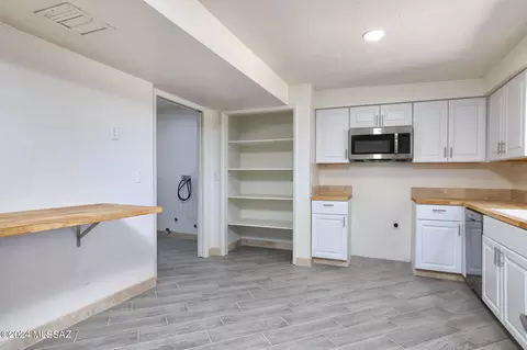 Kitchen - 7402 E Perth Pl, Tucson, AZ 85730 photo 5 of 8