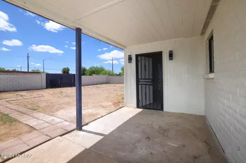 Exterior - 7402 E Perth Pl, Tucson, AZ 85730 photo 7 of 10