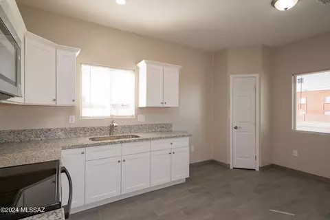 814 E 35th St, Tucson, AZ 85713 photo 9
