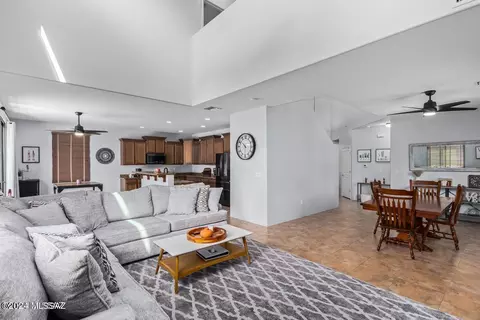 Living - 186 E Sycamore View Rd, Vail, AZ 85641 photo 1 of 2