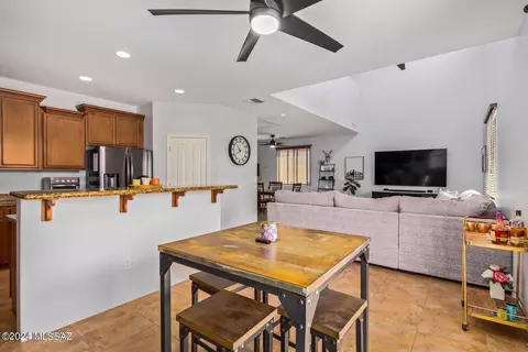 Dining - 186 E Sycamore View Rd, Vail, AZ 85641 photo 3 of 4