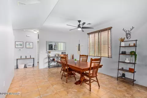 Dining - 186 E Sycamore View Rd, Vail, AZ 85641 photo 1 of 4