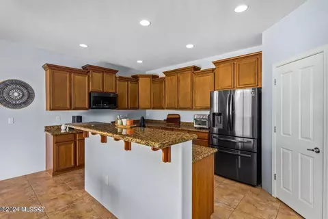 Kitchen - 186 E Sycamore View Rd, Vail, AZ 85641 photo 1 of 4