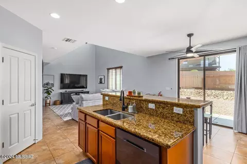 Kitchen - 186 E Sycamore View Rd, Vail, AZ 85641 photo 3 of 4
