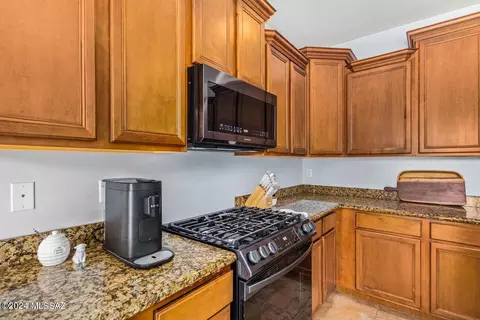 Kitchen - 186 E Sycamore View Rd, Vail, AZ 85641 photo 2 of 4