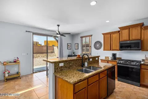 Kitchen - 186 E Sycamore View Rd, Vail, AZ 85641 photo 4 of 4