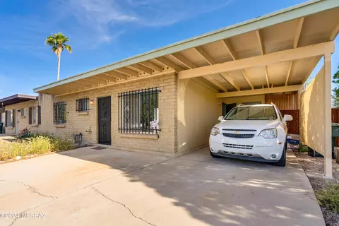 7698 E Queen Palm Cir, Tucson, AZ 85730