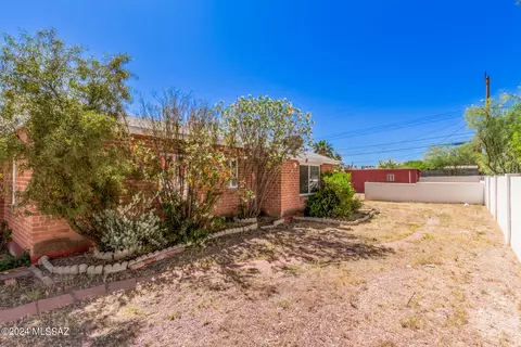Exterior - 2220 E Grant Rd, Tucson, AZ 85719 photo 7 of 7