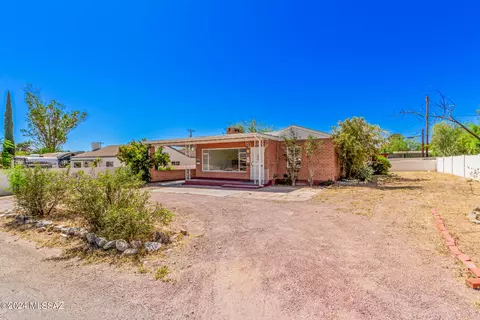 Exterior - 2220 E Grant Rd, Tucson, AZ 85719 photo 2 of 7