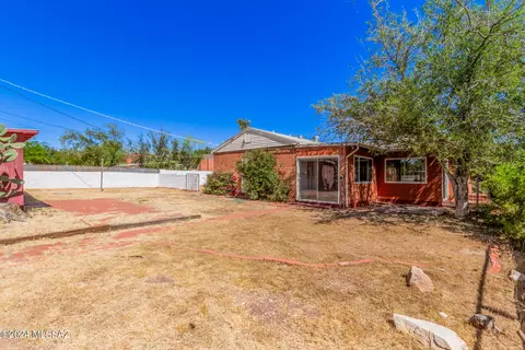 Exterior - 2220 E Grant Rd, Tucson, AZ 85719 photo 6 of 7