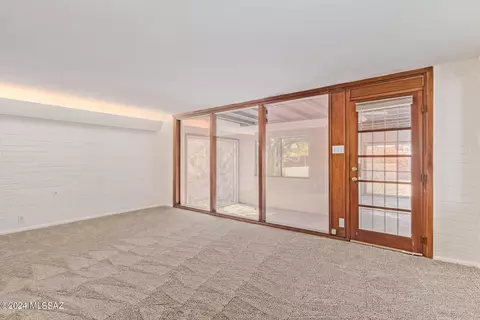 Living - 2220 E Grant Rd, Tucson, AZ 85719 photo 5 of 6