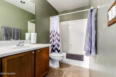 Bath - 13837 E Red Hawk Sky Trl, Vail, AZ 85641 photo 2 of 3