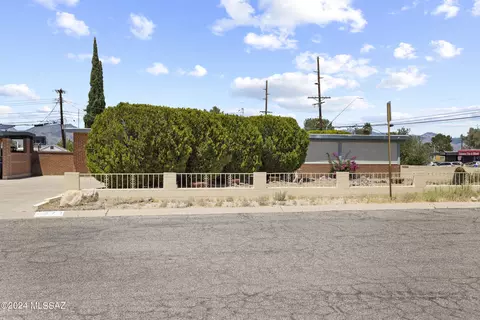7073 E Calle Bellatrix, Tucson, AZ 85710